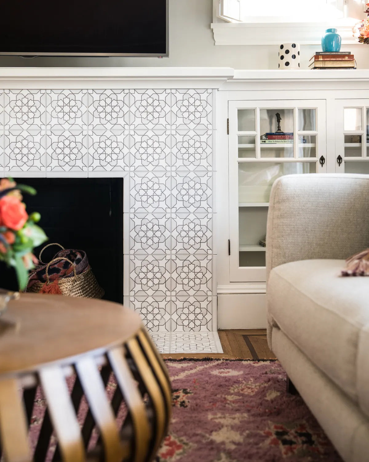 2016 Q3 Img Hi Res Rights Granted Residential Jl Interior Design Thomas Kuoh Photographer Ceramic Handpainted Fireplace Sintra Neutral Motif Bullnosed Daisy 4X8 Trim Long Edge Cut Fc167260 2