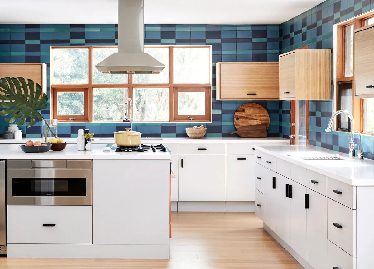 2017 Q4 Img Hi Res Rights Residential The Niche Home Jenna Peffley Photo Ceramic Kitchen Backsplash Plaid Peacock 2X8 4X8 Fluorite 2X8 4X8 Blue Velvet 2X8 4X8 Blend Fc207276 1