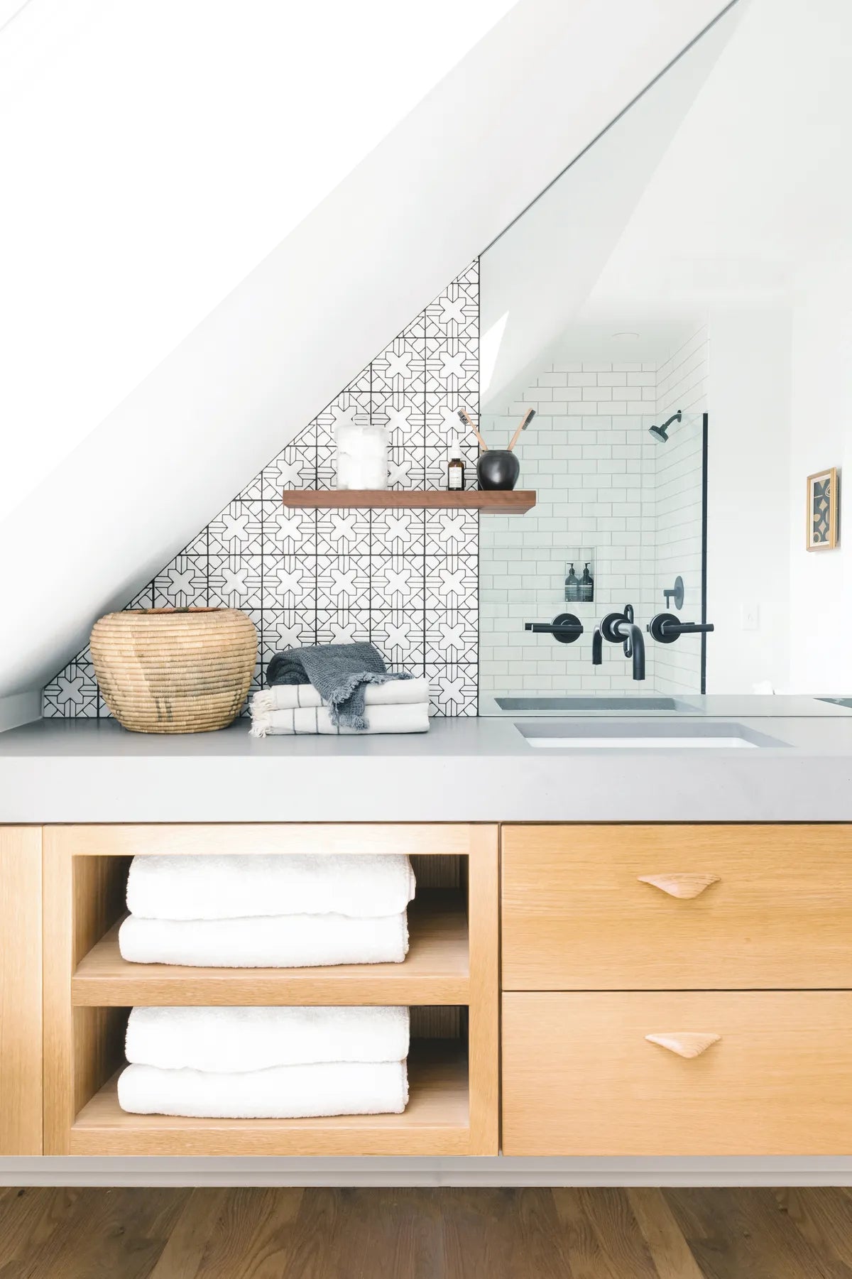 2018 IMG hi res residential web use annabode co photo brandon lopez mini star n cross calcite 3x6 white gloss white wash 1x6 flatliner trim white gloss white wash kasbah trellis neutral motif 4x4 fc211159