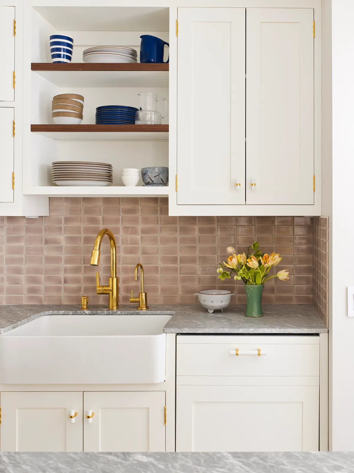 2018 Q1 Img Residential Hi Res Rights Halliday Greer Design Annie Schlechter Photographer Carlyn Schlechter Homeowner Kitchen Backsplash Ceramic Mushroom 2X4 Bullnose Trim Fc212205 1