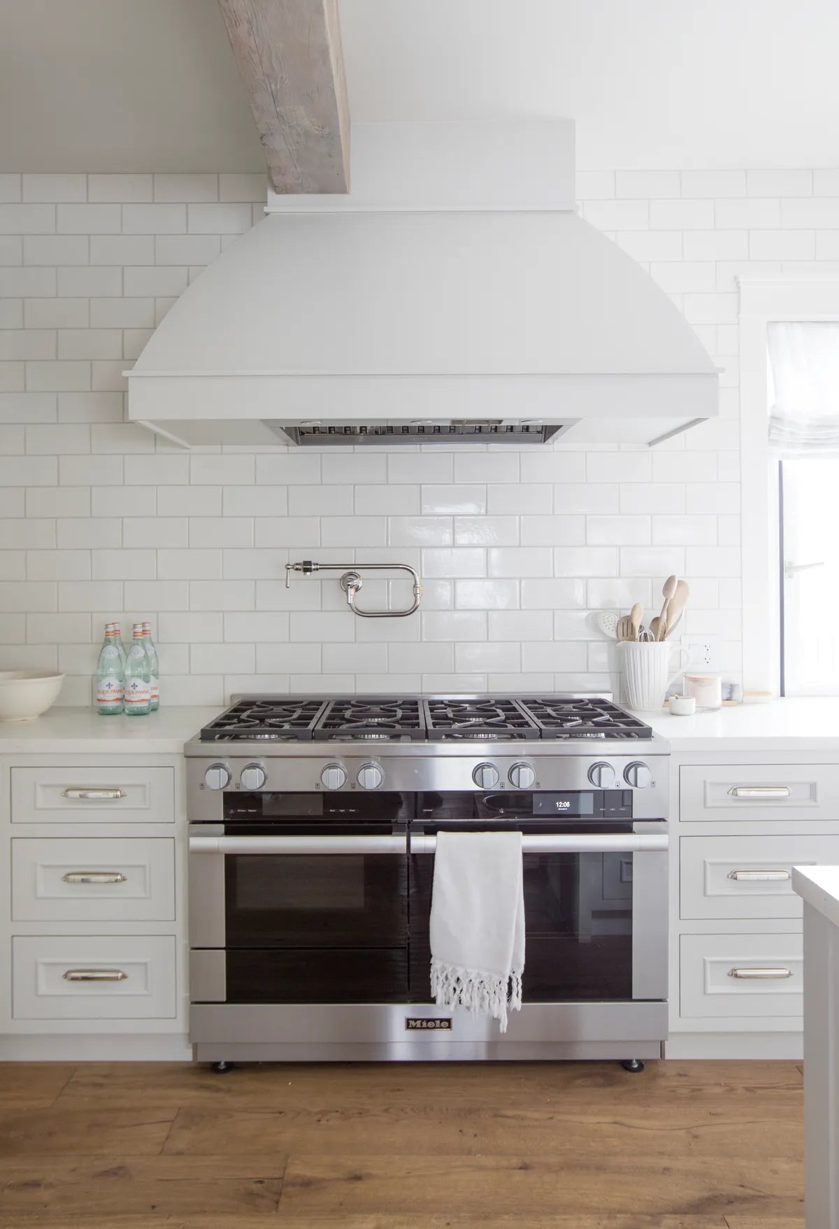 2018 Q4 Image Rights Influencer Jillian Harris Photo By Janis Nicolay Kitchen Backsplash White Tile Frost Offset 4X8 Fc 185340