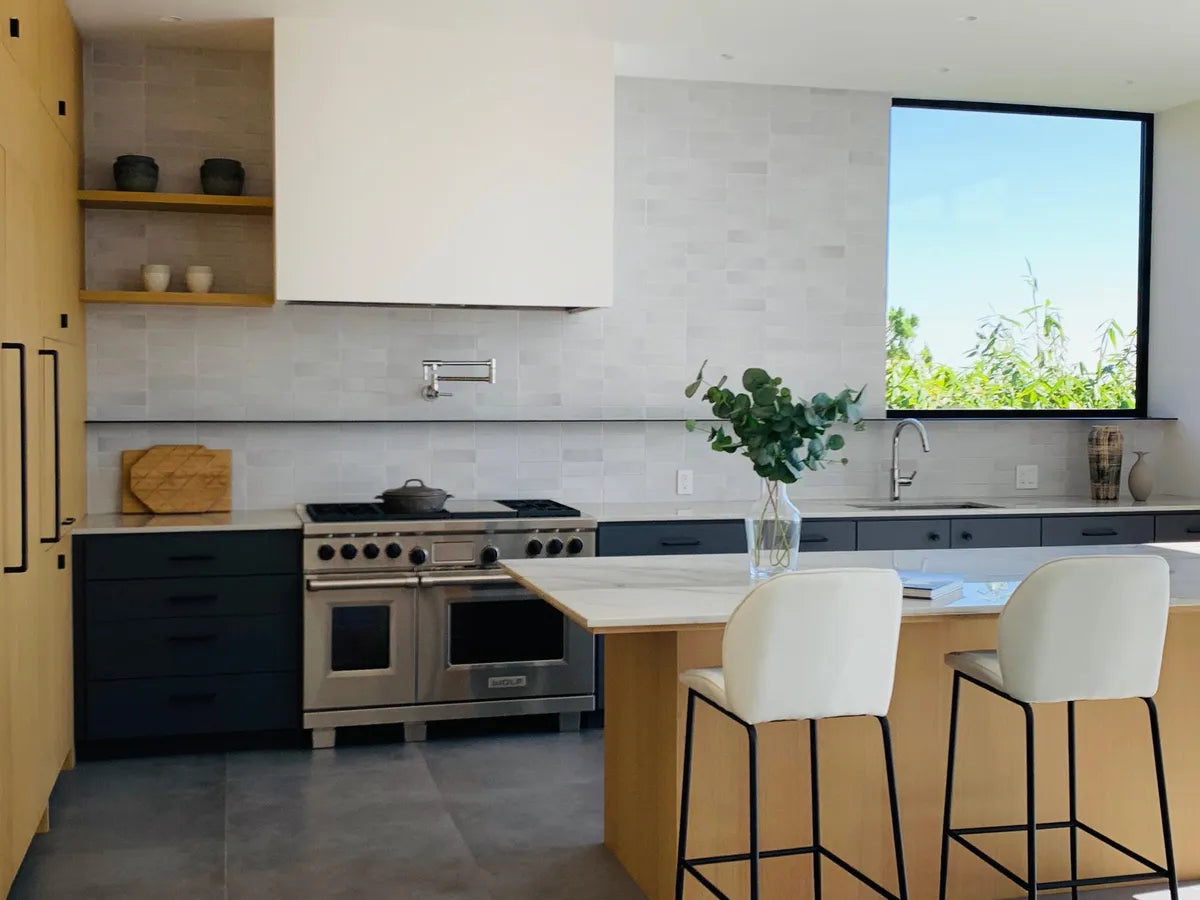 2018 Img Hi Res Rights Ramsey Mcdaniel Residential Brick Straight Stack Fc232165 White Mountains Kitchen Backsplash 2