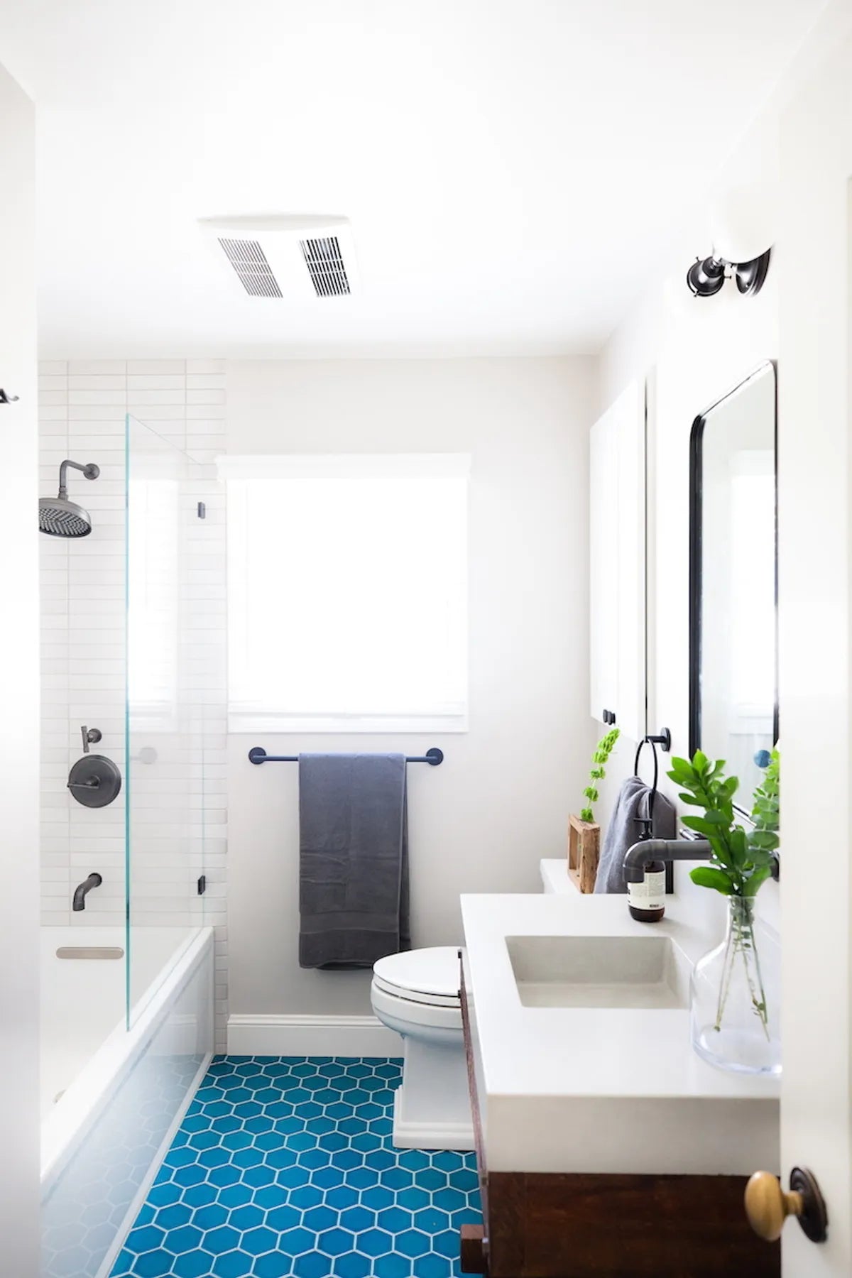 2018 Img Residential Rights Heidi Lancaster Photo Melissa Leach Humble Design Company Bathroom Floor 422 Hex Martinique Fc249885 3