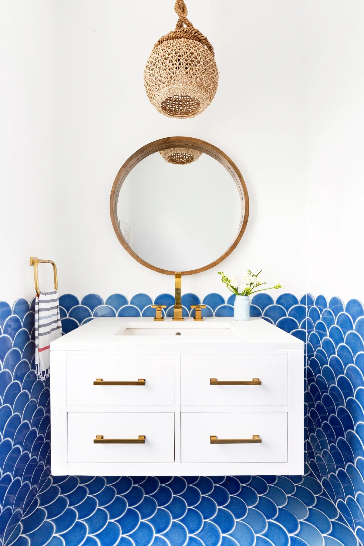 2018 Img Residential Hi Res Rights Jennifer Hallock Designs Daniel Wang D Wang Photo Bathroom Floor Walls Wainscott Raw Edge Ceramic Ogee Drop Cerulean Fc215754