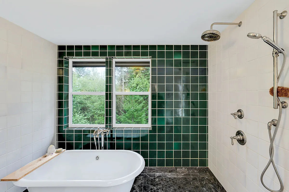 2018 img residential rights alicia davenport design besea photo bathroom wet room shower evergreen 6x6 tusk foundations 6x6 glazed edge trim window sill FC221529 2