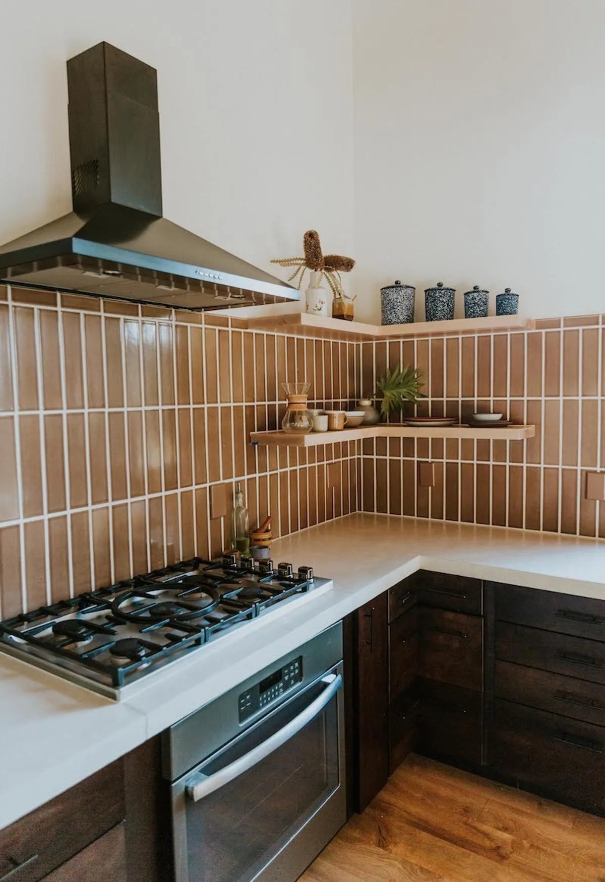 2018 Residential Hi Res Rights Kitchen Backsplash Vertical Straight Stack Nutmeg 3X12 2X6 Bullnose Trim Fc237266 1