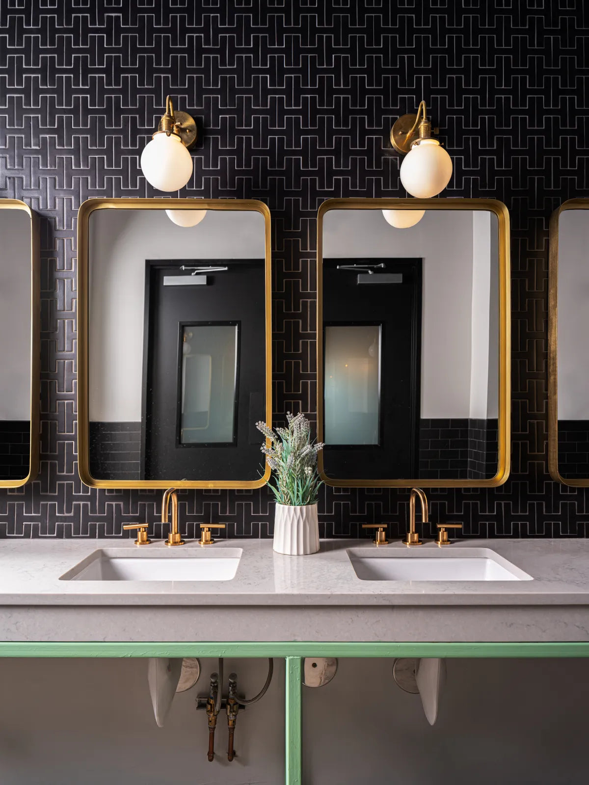 2019 IMG HI RES Commercial FULL RIGHTS design Hatchworks Austin Sock Club photo robert gomez bathroom accent wall chaine homme basalt FC289876 2
