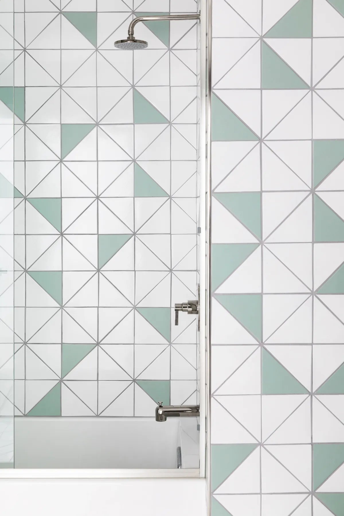 2019 IMG Hi res residential Handsome salt sara samson photo jenny siegwart bathroom 6 inch triangle white wash seaglass mosaic FC 290726