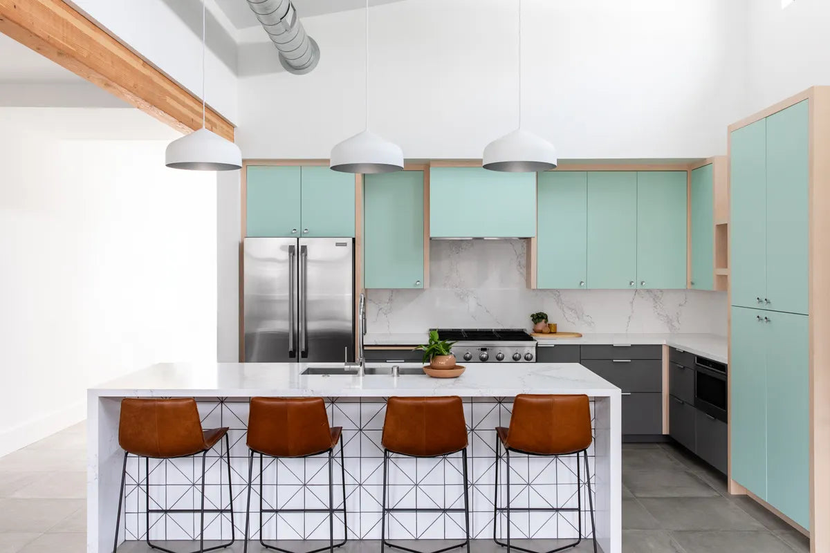 2019 IMG Hi res residential Handsome salt sara samson photo jenny siegwart kitchen 6 inch triangle white wash backsplash mosaic FC