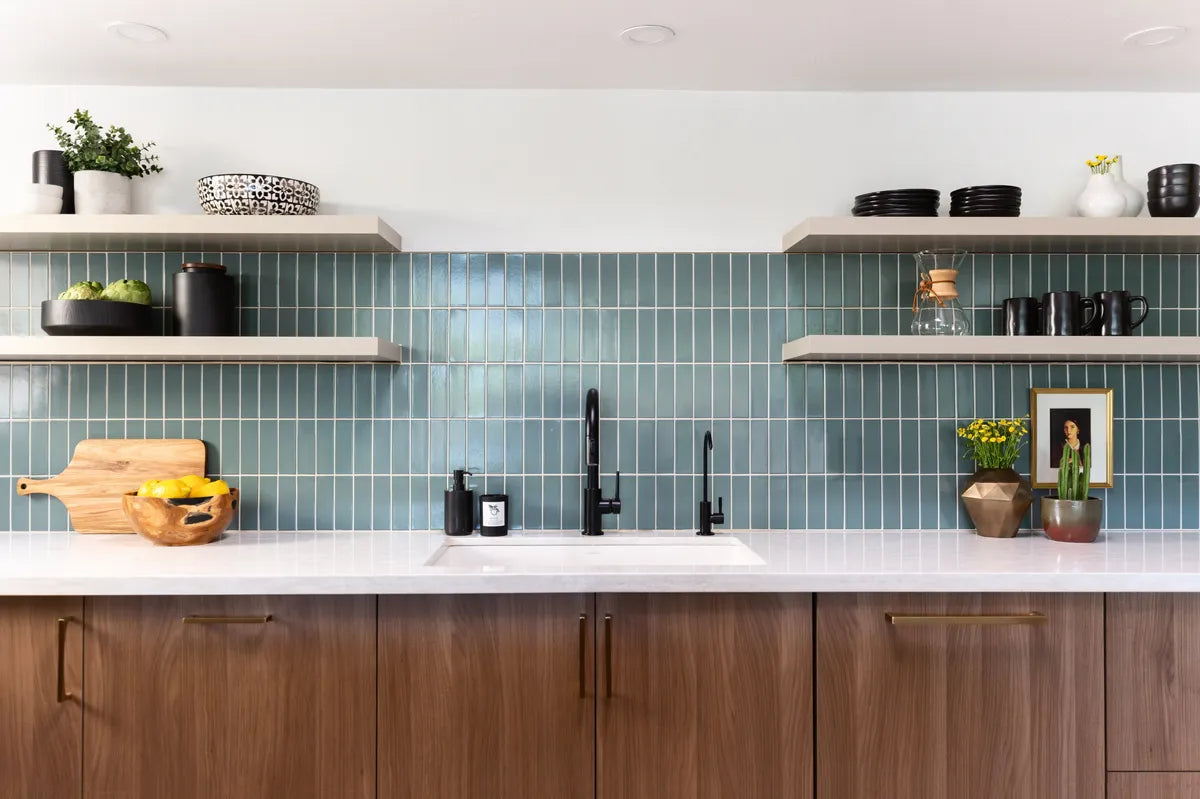 2019 Img Hi Res Rights Life Created Photo Interios By Alexis Austin Design Residential Kitchen Backsplash Flagstone Ceramic 2X6 Vertical Straight Stack Fc290439 1