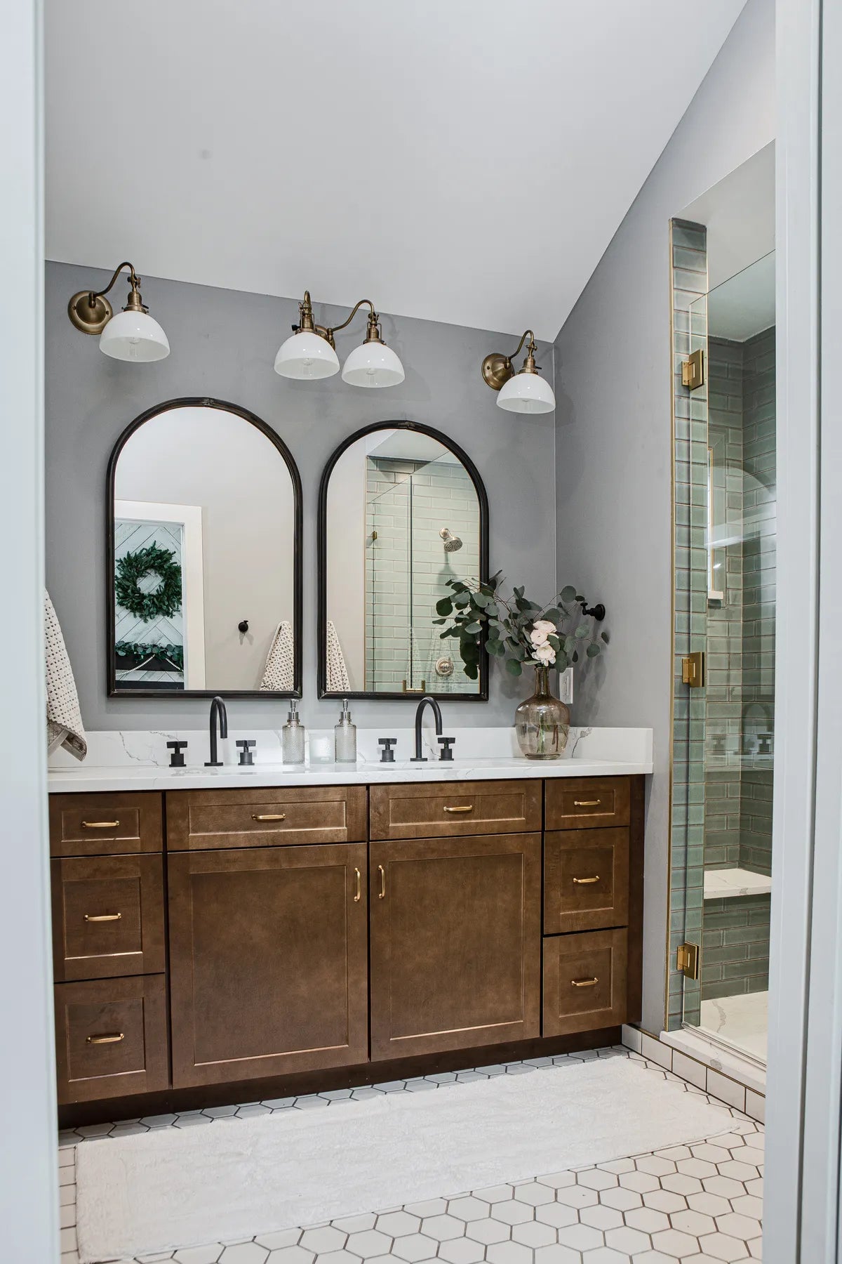 2019 Img Residential Hi Res Rights Tvl Creative Rinse Studios Photo Bathroom Floor Tusk 422 Hexagon Foundations Tusk 3X6 Baseboard Schluter Metal Trim Fc283174 Fc312851 4
