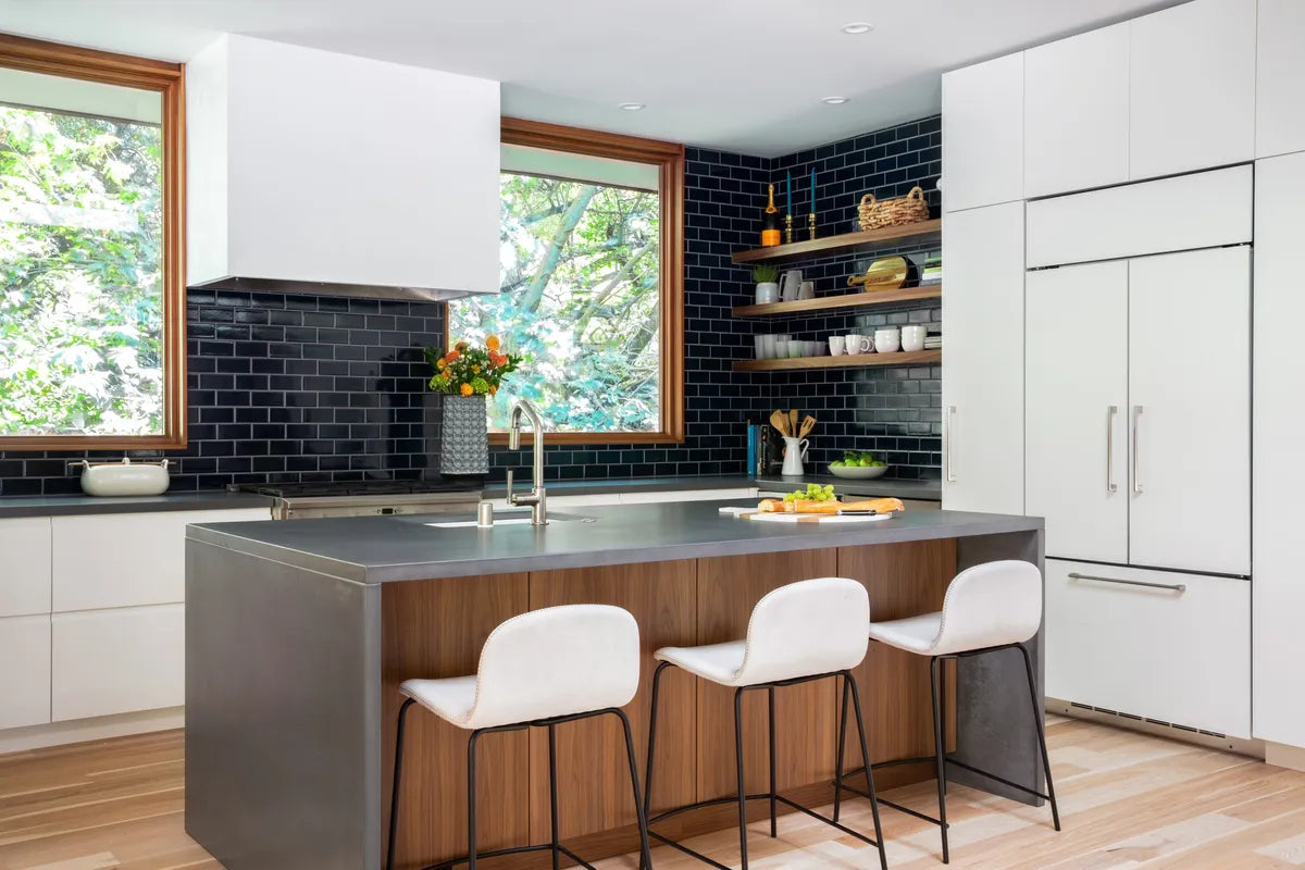 2019 Img Residential Hi Res Rights Emerson Grace Design Cerulean Construction Robert Fink Architect Vivian Johnson Photo Ceramic Kitchen Backsplash Navy Blue 3X6 Offset Fc285146 4