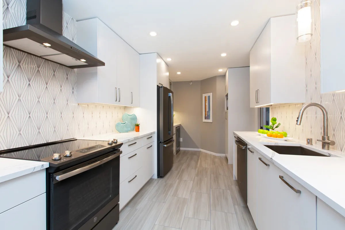 2019 Img Residential Hi Res Rights Happy Interiors Group Cc Photo Arts Kitchen Backsplash Handpainted Diamond Contour Neutral Motif Fc285927 4