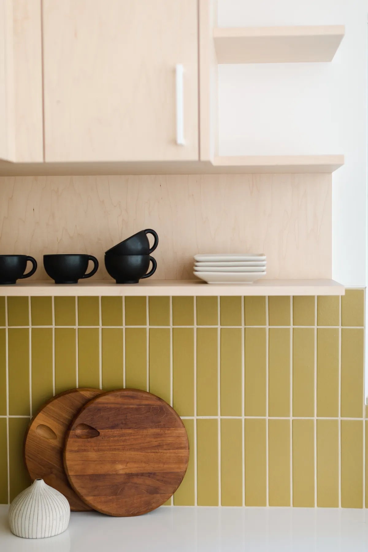 2019 Img Residential Hi Res Rights Taylor And Taylor Design Tiffany J Photography Kitchen Backsplash Straight Vertical Stack Ceramic Mustard Seed 2X8 Fc280077 5