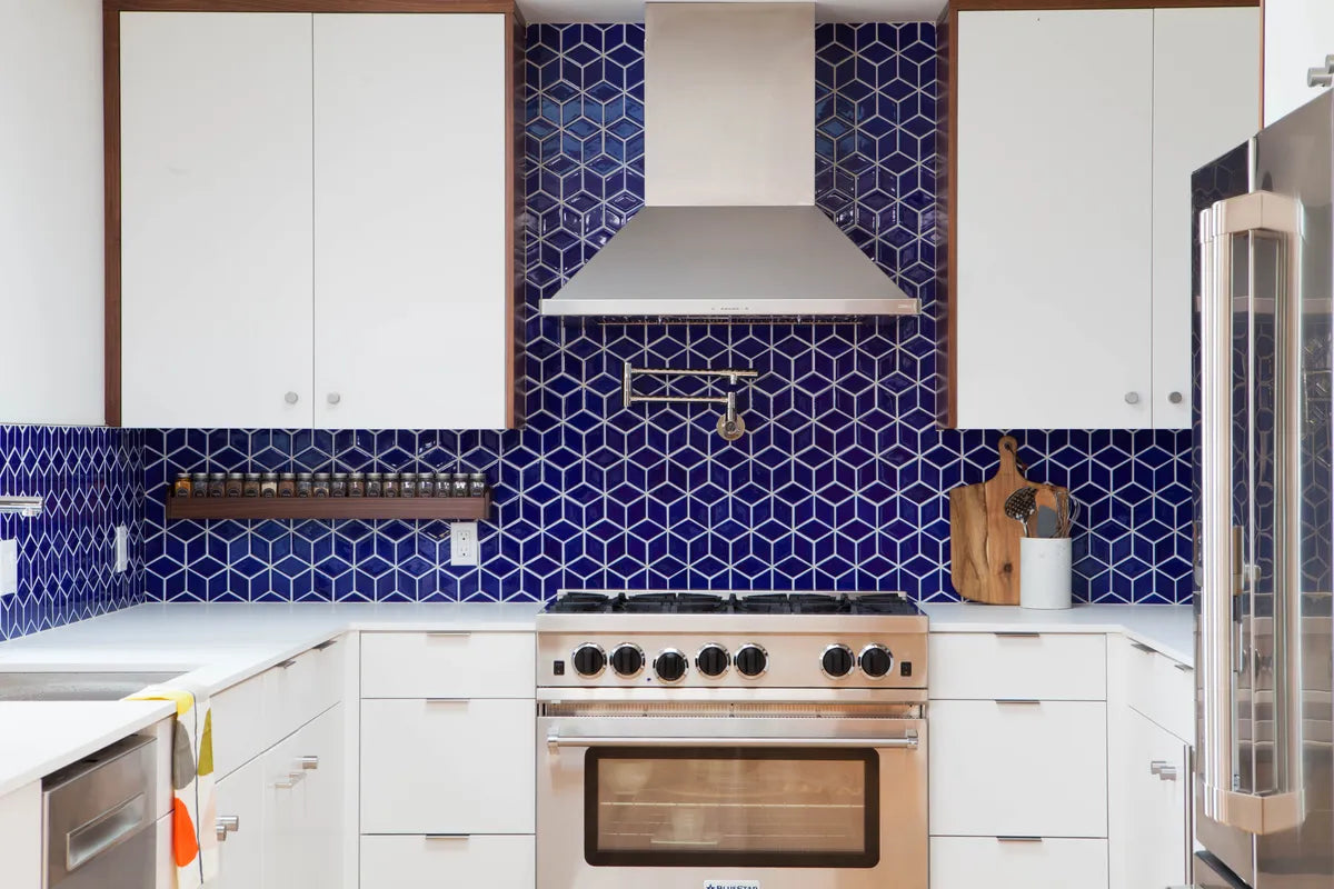 2019 Img Residential Kitchen Backsplash Hi Res Rights Destination Eichler John Shum Photo Mosaic Diamond Escher Santorini Blue Azul Metal Trim Fc292770 5