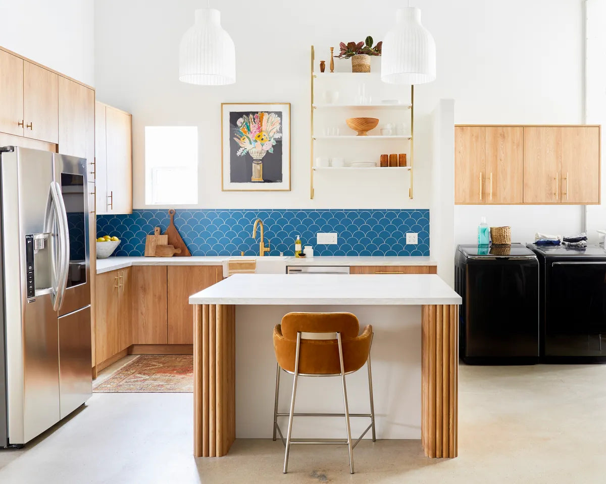 2020 Img Full Rights Murphy Designs Photo Sara Ligorria Tramp Kitchen Backplash Tile Peacock Ogee Drop Trim Glazed Edge Flatliner 1X6 With Laundry Fc350255