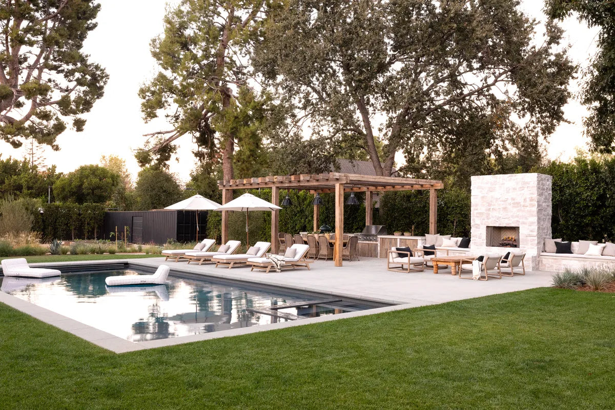 2020 Img Hi Res Rights Residential Influencer Amber Lewis Interiors Personal Photo Jess Isaac Outdoor Living Pool Waterline Tile 2X8 Straight Set Offset Border Magnetite Full 2 Fc338161