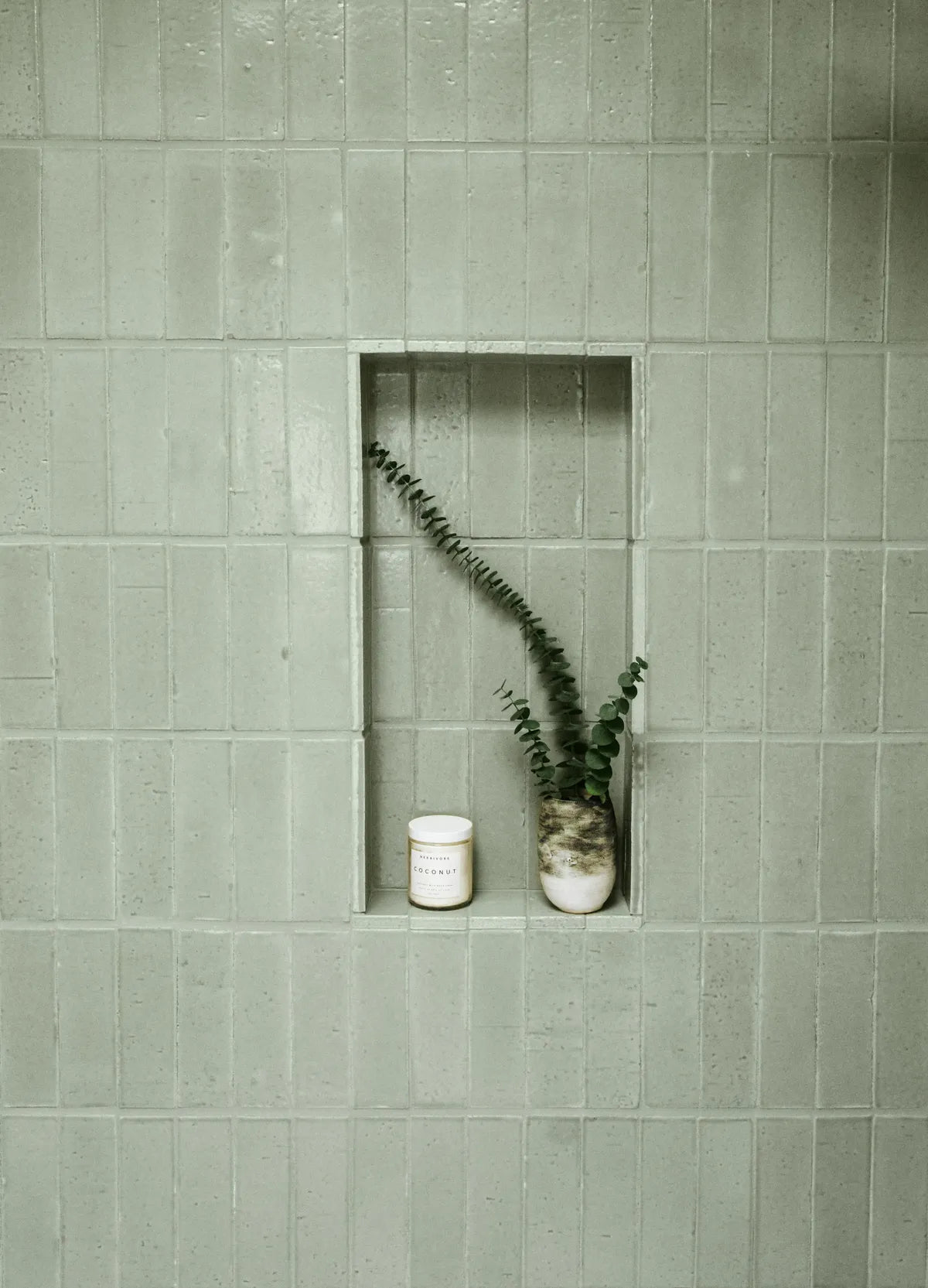 2020 img hi res rights residential influencer claire thomas guest bathroom shower walls brick straight set vertical glazed edge trim elk niche FC301422