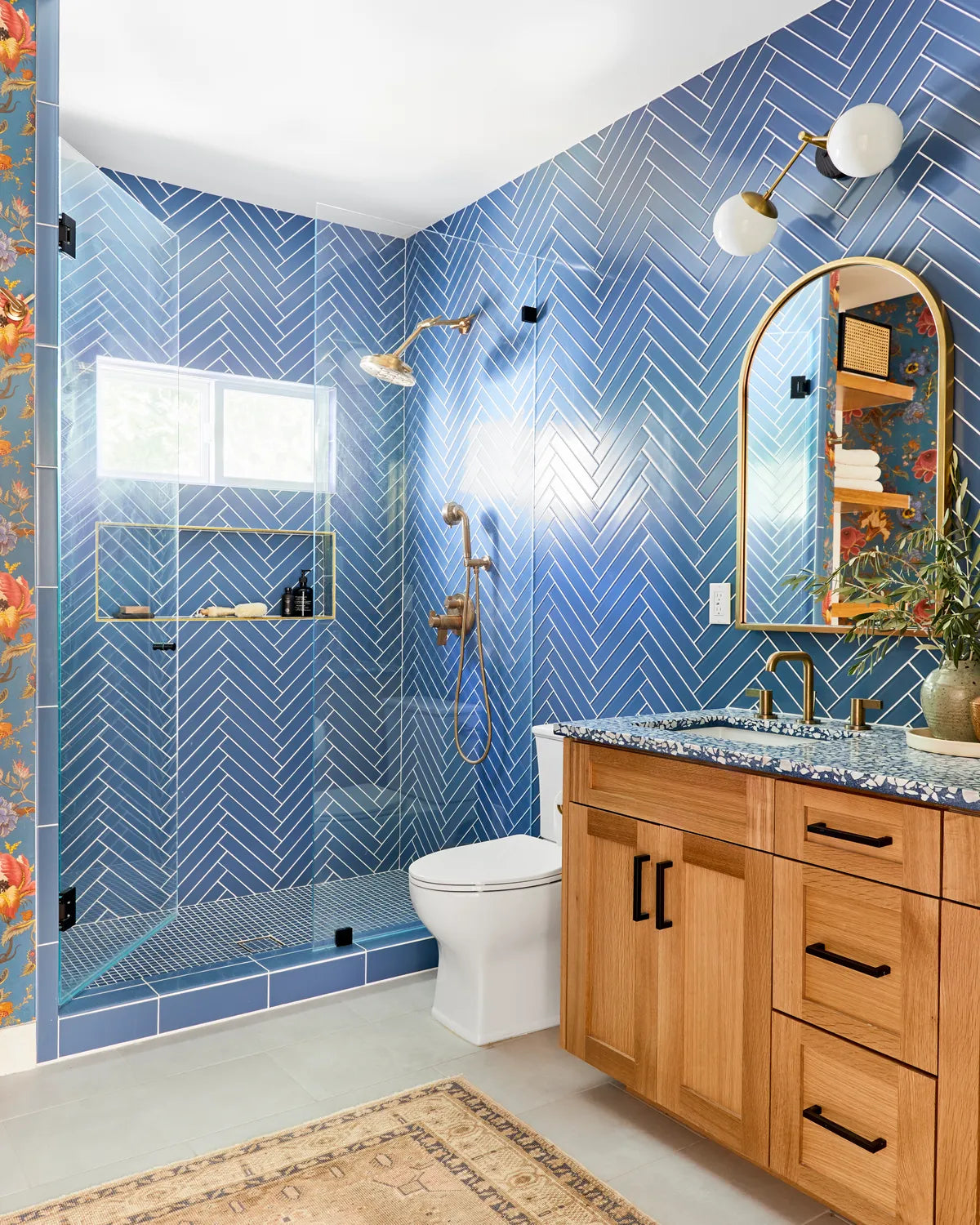 2020 Img Residential Full Rights Influencer Jaclyn Johnson Design Ginny Macdonald Photo Sara Tramp Bathroom Walls Glass 2X12 Blue Jay Matte Herringbone 1X1 Pan Flower Niche Schluter 4X12 Curb Full Fc360801