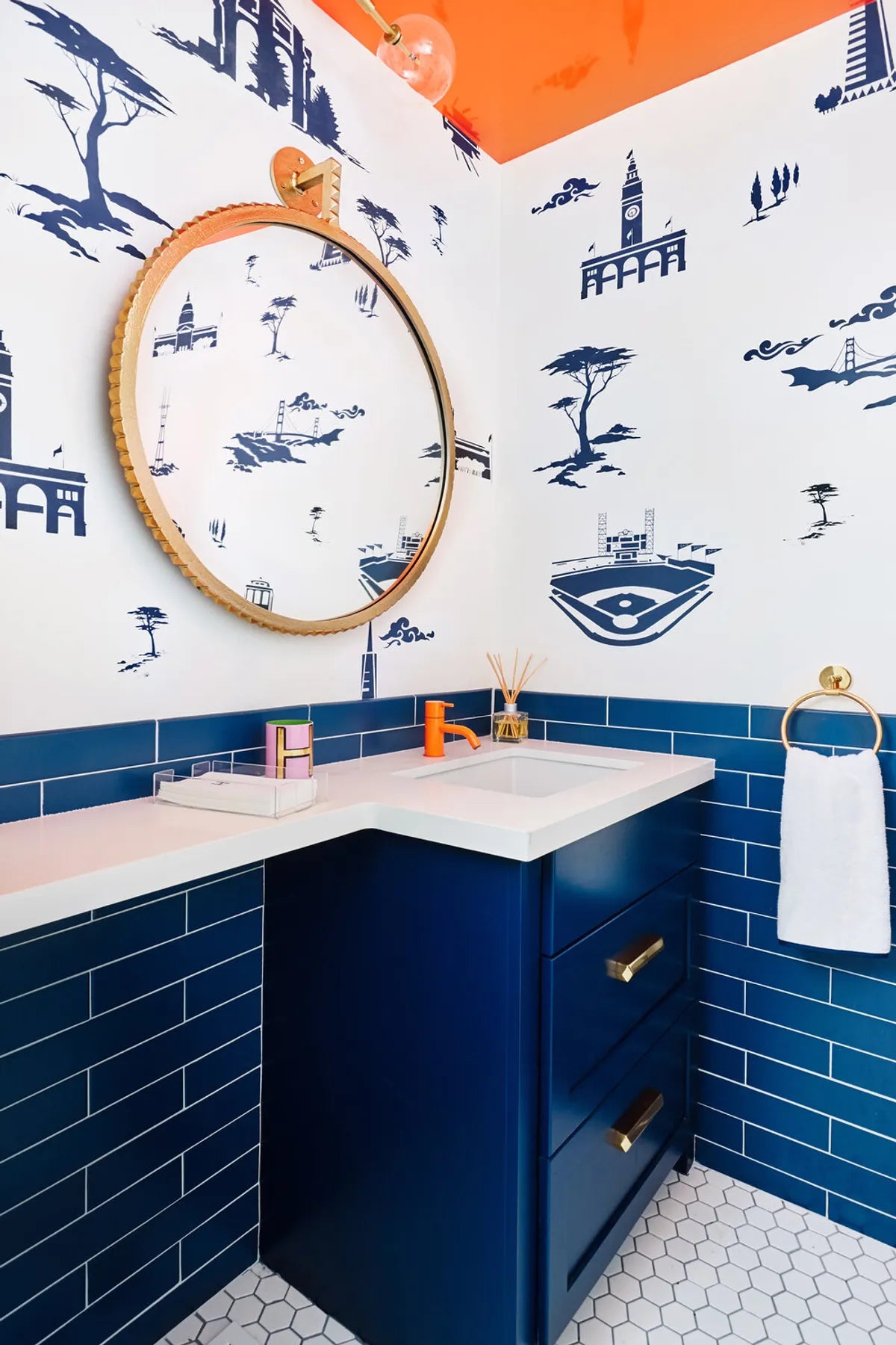 2020 Img Residential Hi Res Rights Noz Design Photo Colin Price Bathroom Tile Wall Wainscot Trim Bullnose 3X12 Offset Blue Velvet Fc320967