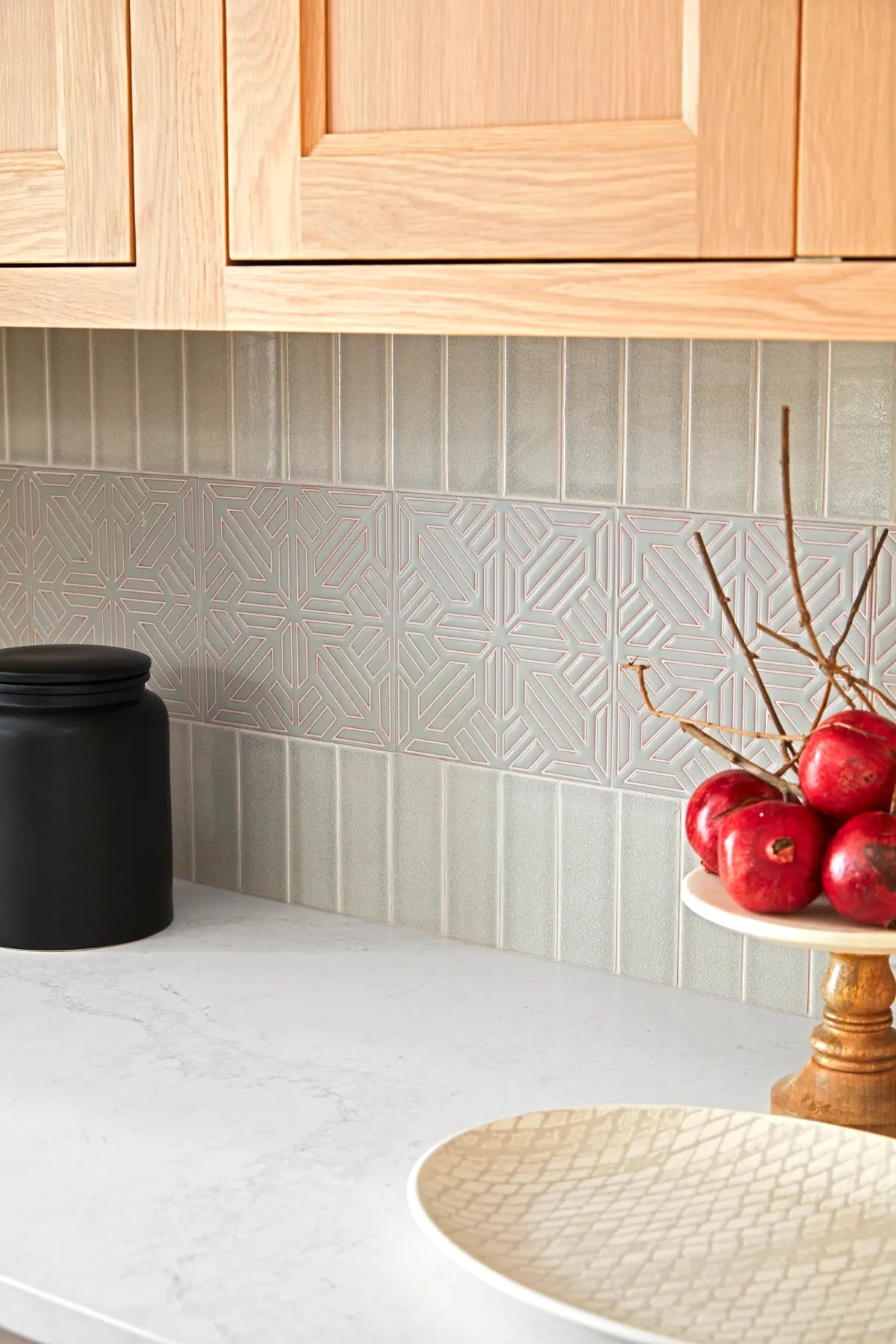 2020 Q2 Residential Hi Res Rights Jo Saltz Editor House Beautiful Design Jean Stoffer Img David Land Styling Robert Rufino Kitchen Backsplash Tile 2X8 Foggy Morning Mist Vertical Straight Set Handpainted Snow Flower Neutral Motif Fc315746