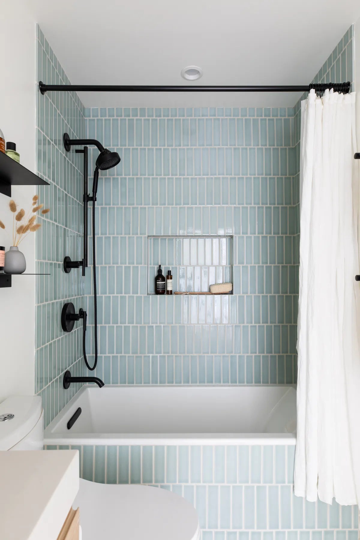 2021 IMG HI RES Residential WEB SOCIAL ONLY Design Cathie hong Photo christy Q Bathroom shower Salton Sea 2x8 FC337314 2