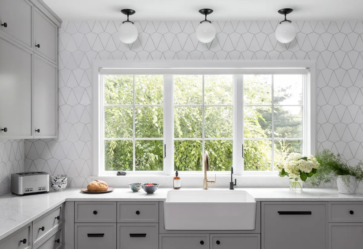 2021 IMG HI RES Residential design Ideaspace AD photo raquel langworthy kitchen backsplash Kite white wash grey grout FC312249 2