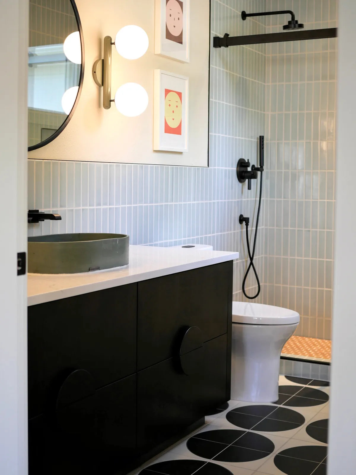 2021 IMG HI res residential design tiffany thompson duett interiors photo marni mervis shower backsplash bathroom verticle straight set salton Sea 2x8 fallow cool motif 8x8 FC457075 2