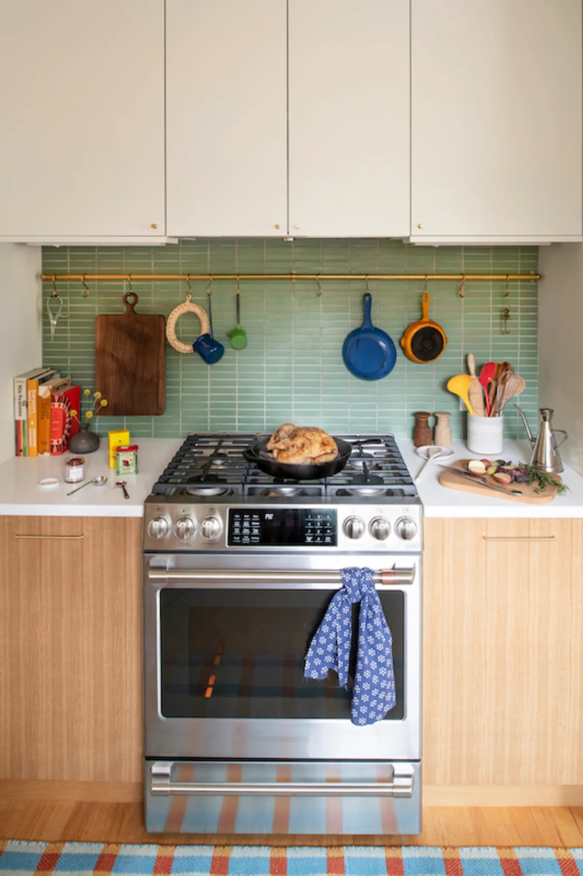 2021 img full rights residential influencer schoolhouse katie elliot kitchen backsplash tile mosaic 1x4 horizontal straight set clover FC454272jpg