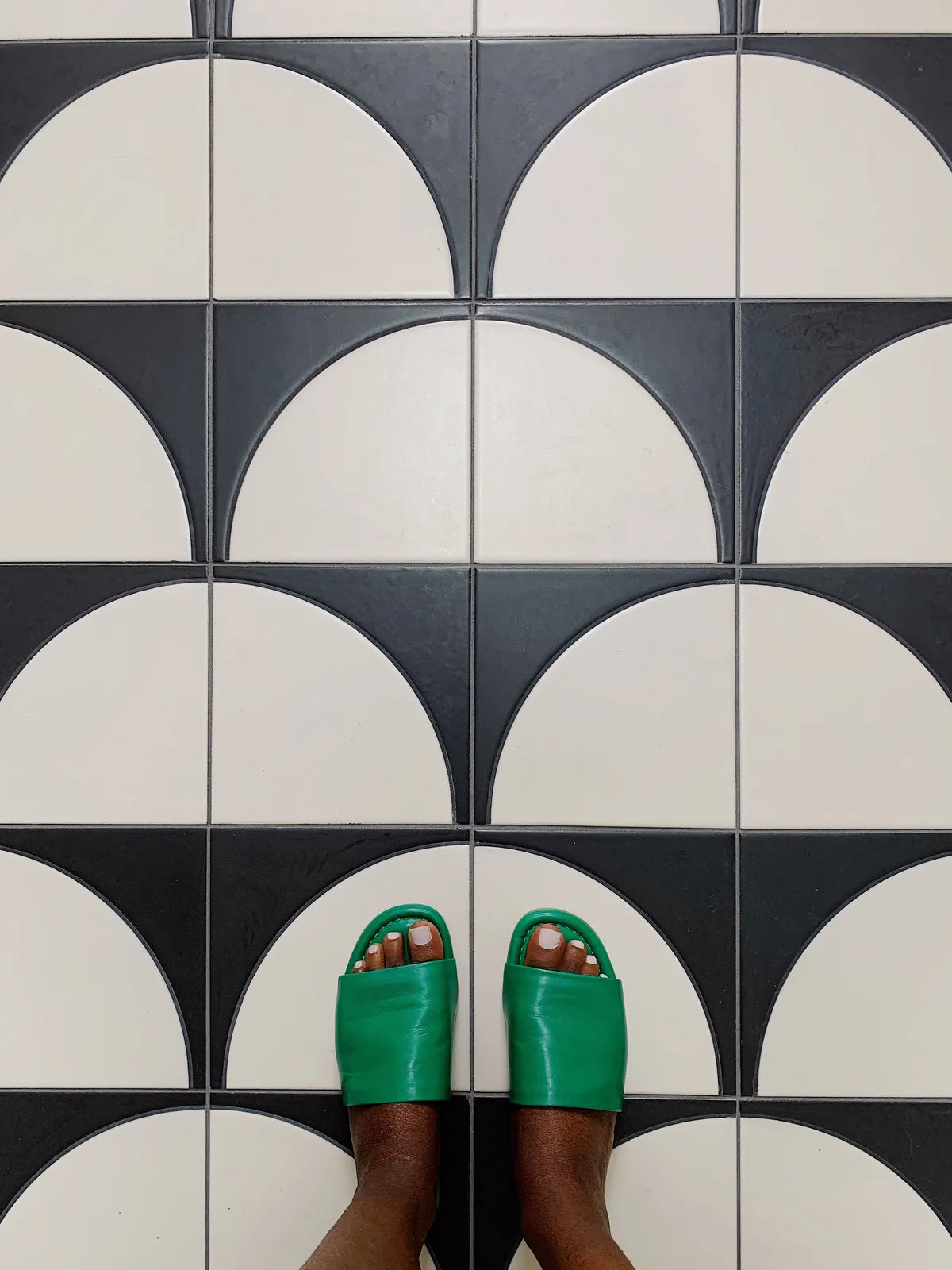 2021 img hi res residential influencer thishouse5000 elena lohse kitchen floor tile fallow custom motif basalt halite 2x8 straight set with feet FC374471