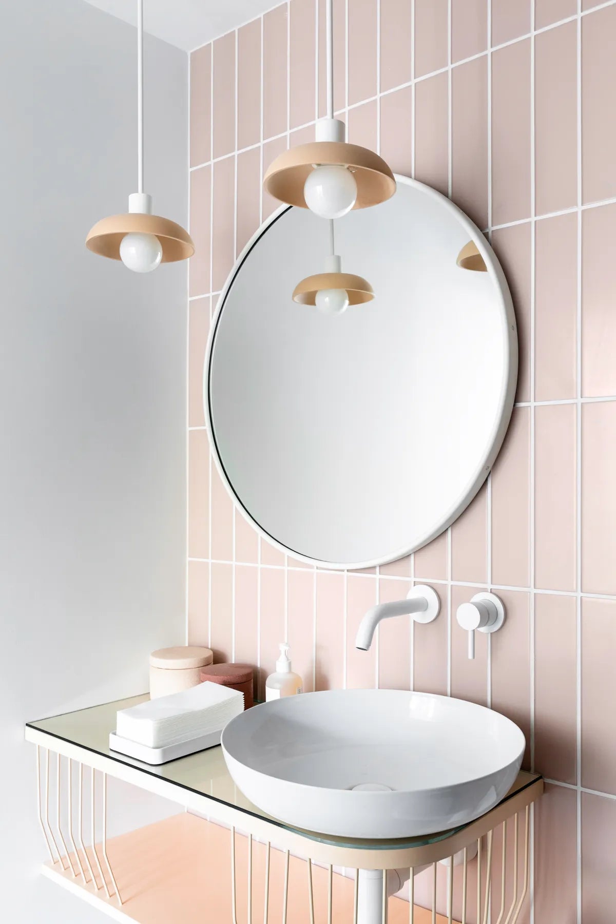 2021 img hi res rights residential design handsome salt photo jenny siegwart bathroom glass shower backsplash 3x12 vertical straight set rosy finch pheasant gloss 2 FC306540jpg