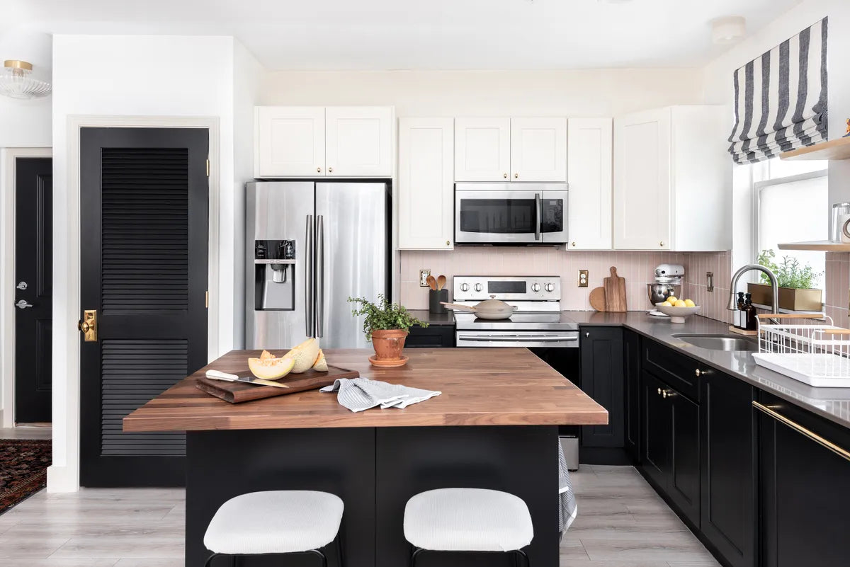 2021 img hi res rights residential influencer design dominique gebru ORC photo tyler hooks for Laura metzler photography kitchen backsplash tile quickship 2x8 tumbleweed straight set vertical FC457043