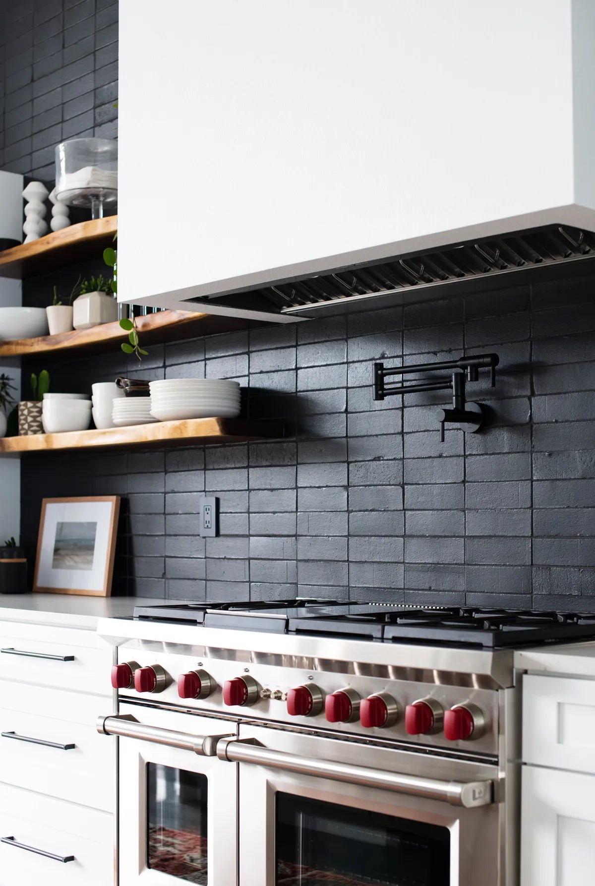 2021 img rights residential Nicole Roe Design photo Daniel Barcelo kitchen backsplash brick horizontal straight set black hills FC380892
