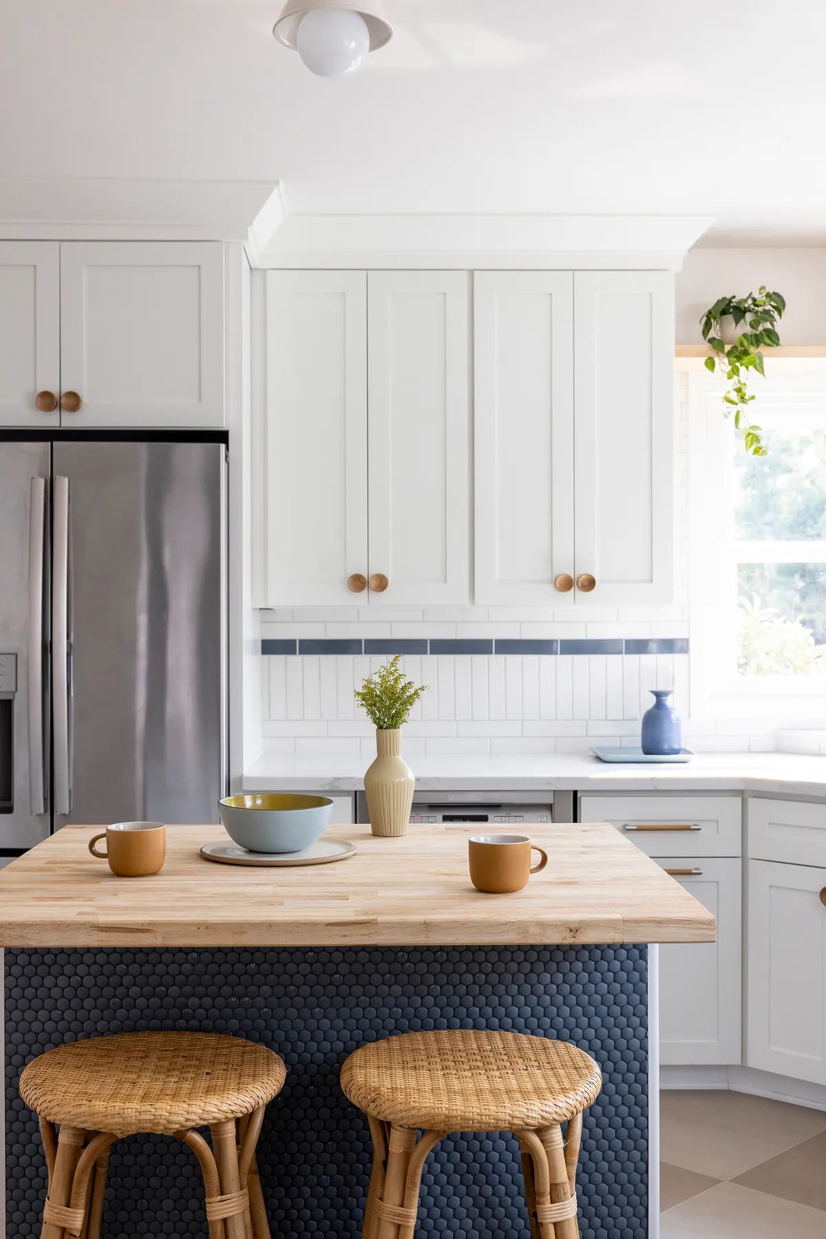 2022 IMG HI RES residential influencer rights design colossus photo Stephanie russo kitchen backsplash 2x8 Nautical straight set tusk quick ship verticle set FC 469700 1
