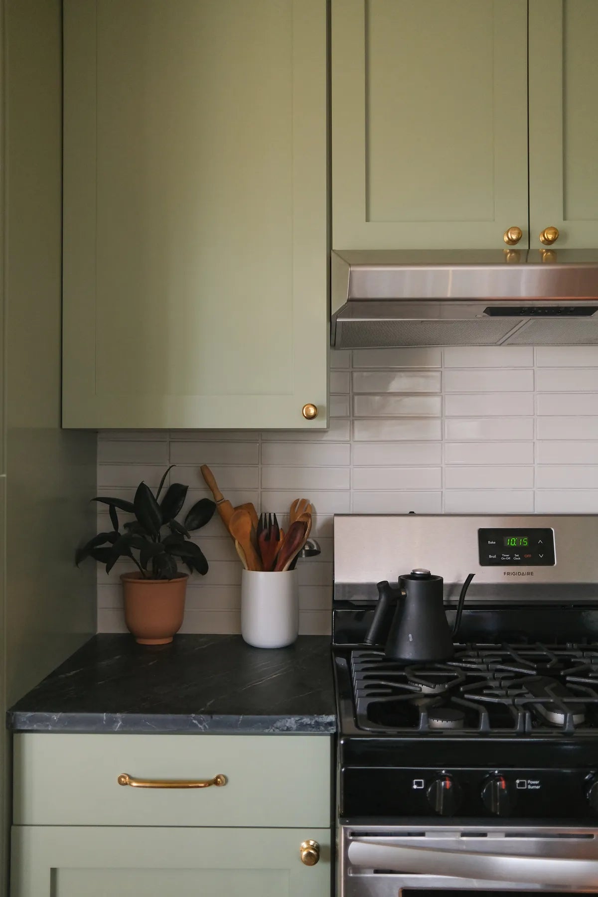 2022 IMG hi res residential design grace lee lim design GLL I D kitchen backspalsh 2x8 Tusk Quick ship straight set 6