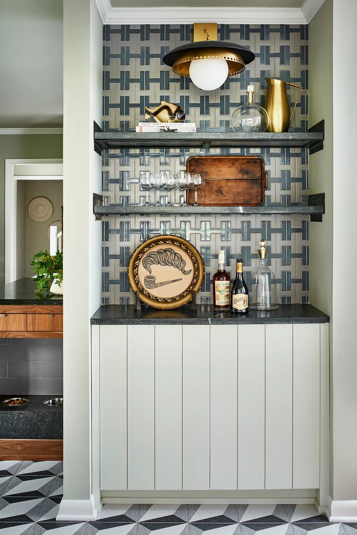 2022 design Elle Du Monde photo Marc mauldin kitchen backsplash chaine homme nautical pewter