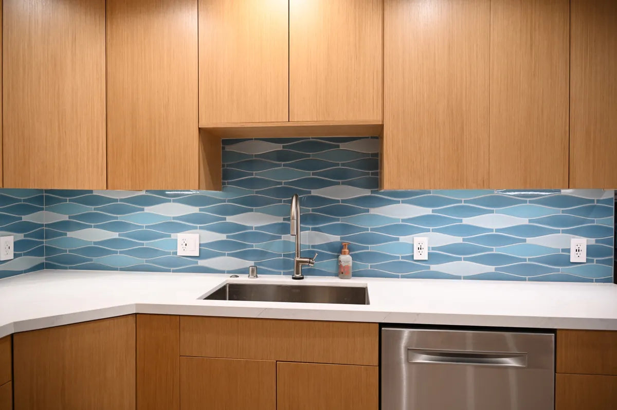 2022 img hi res residential Michael yoshida kitchen backspalsh wave carribbean huckleberry crater lake FC564127 3
