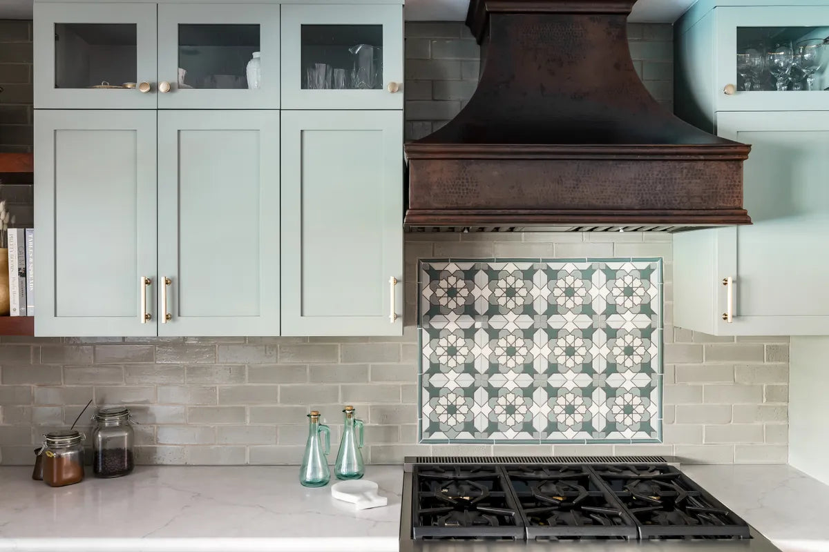 2022 img hi res web sociol rights only design MP james photo Charolette Lea kitchen backsplash offset Elk Sintra Custom Motif mini round liner flagstone FC513922 1