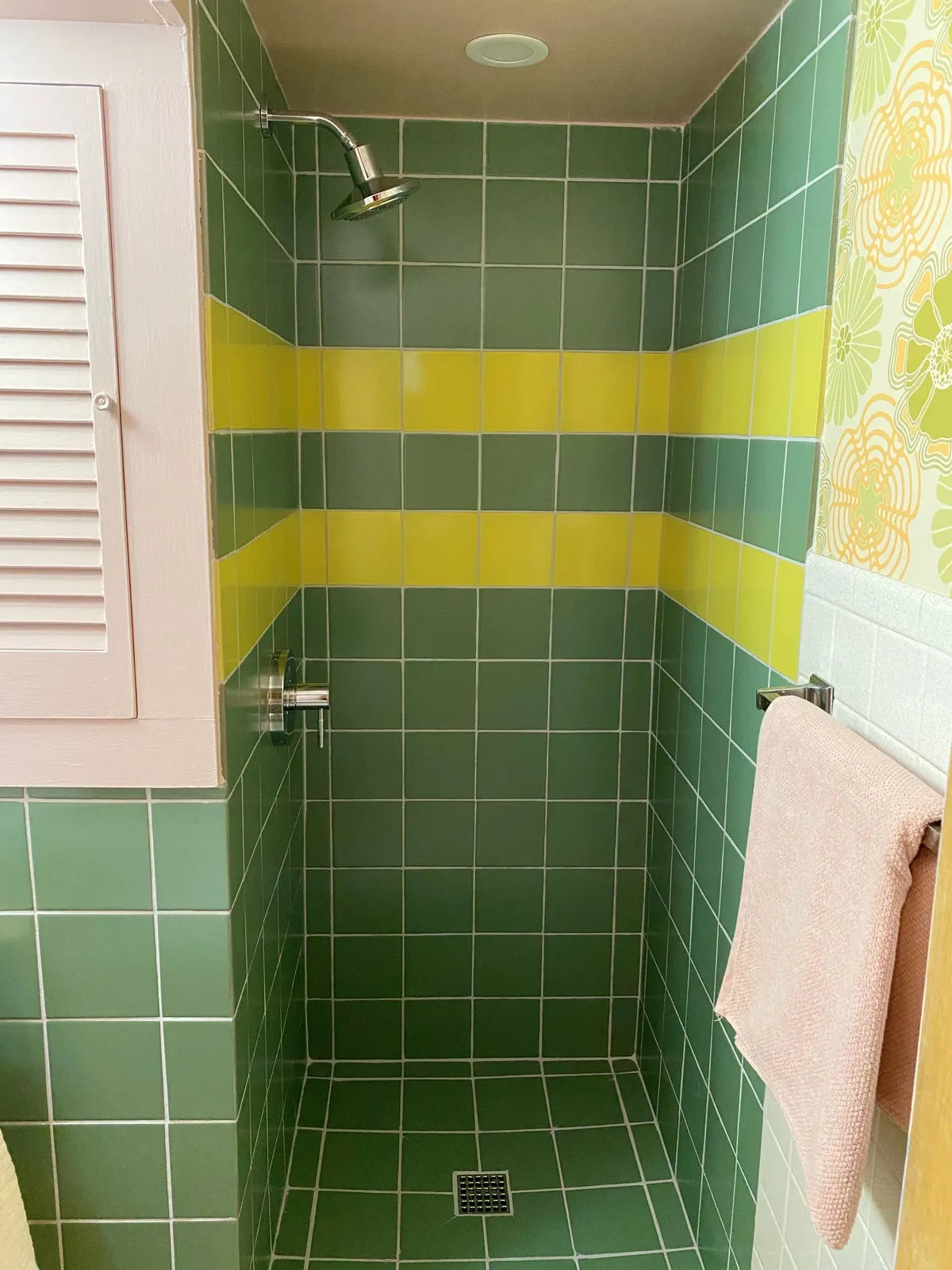 2022 img hi res commercial influencer design Fox Craft estate photo bathroom shower 6x6 clover lemon cream FC511673 4