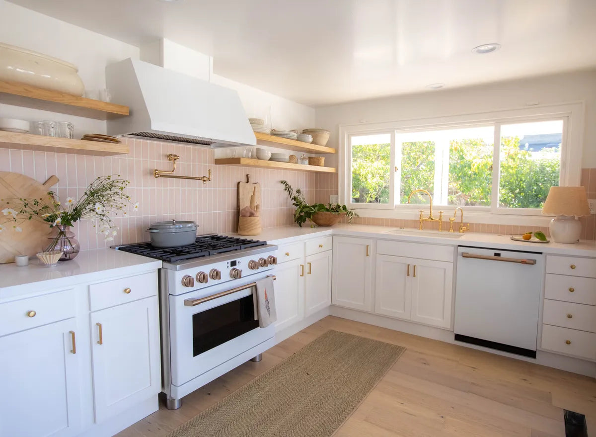 2022 img hi res influencer design Erin fetherston photo elizabeth messina kitchen backsplash verticle straight set 2x8 tumbleweed FC501810