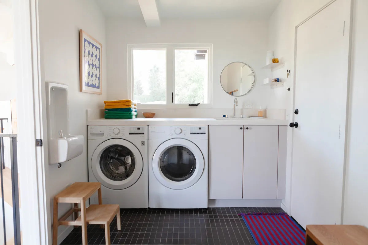 2022 img hi res influencer rights design Amanada jane Jones photo mudroom laundry room 2x4 carbon straight set FC 414881 19
