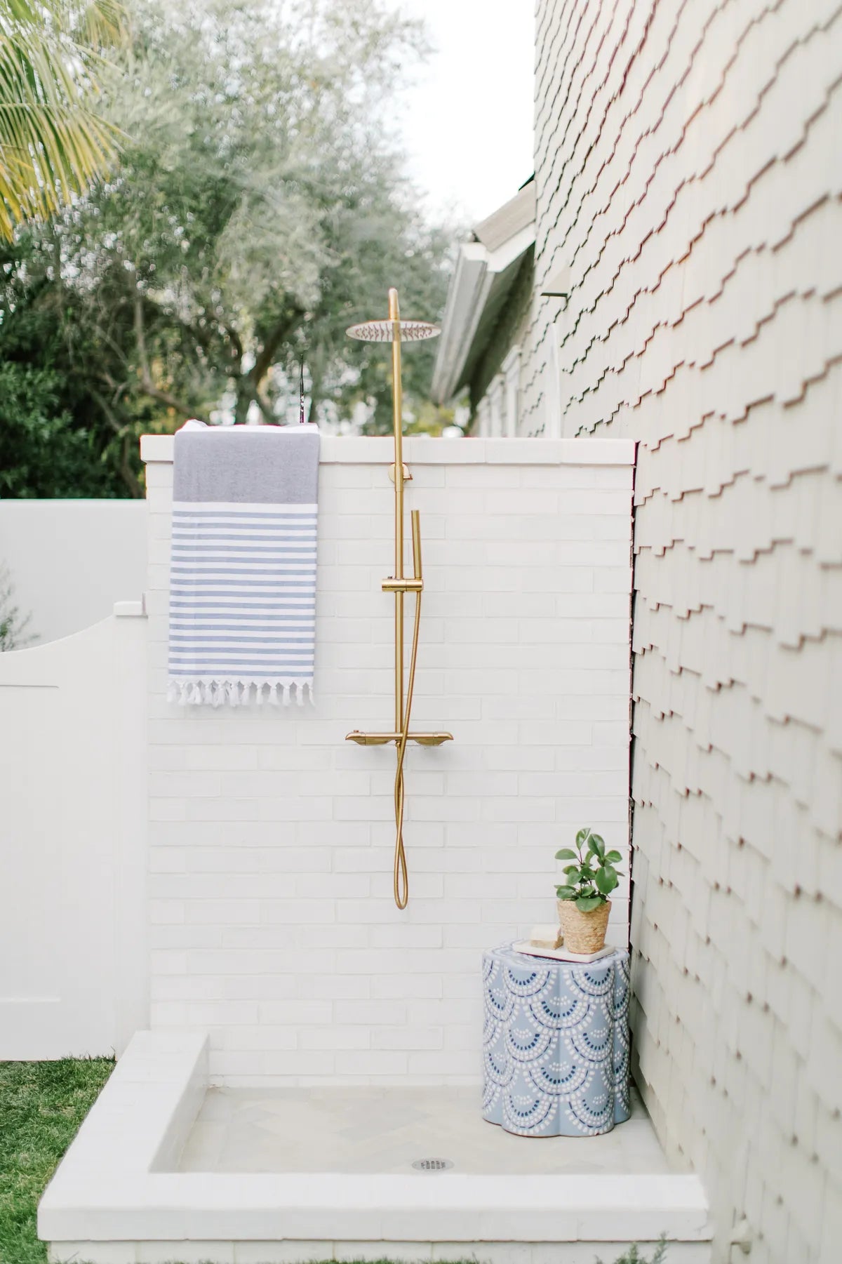 2022 img hi res residential RIGHTS design BEX studio photo Reality and retrospect backyard exterior shower brick lewis range offset FC467987 7