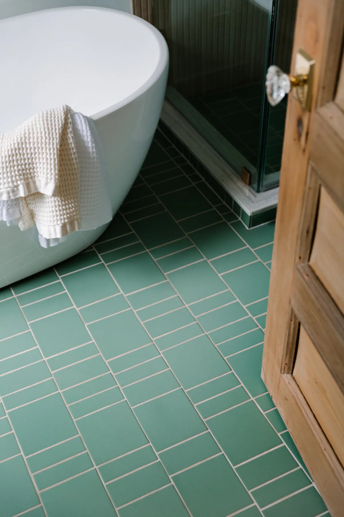 2022 img hi res residential Rights design Brownstone boys the gates house photo mick glimenakis bathroom floor 2x6 3x6 6x6 Clover grout bone 5