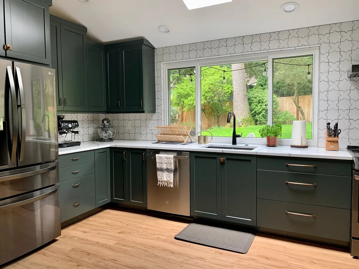 2022 img hi res residential design Megan Cabrales kitchen mini star cross daisy backsplash FC506879 3