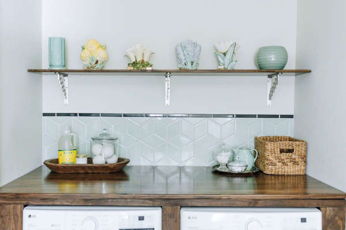 2022 img hi res residential influencer design emily vallely photo kim poppen laundry room large diamond seedling flat liner raven 1