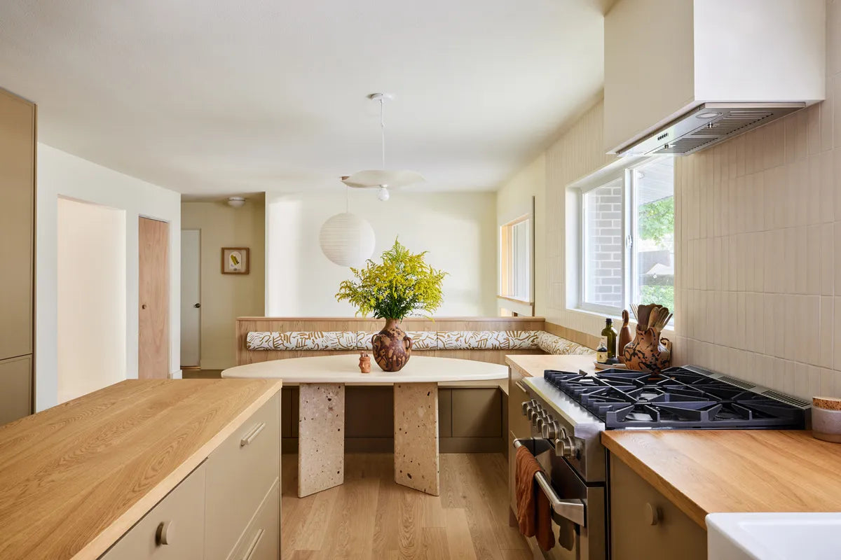 2022 img hi res residential influencer rights design Sarah sherman samuel photo Nicole Franzen kutchen backsplash straight set verticle 2x8 feldspar grout mapei avalanche alabaster FC524459 1
