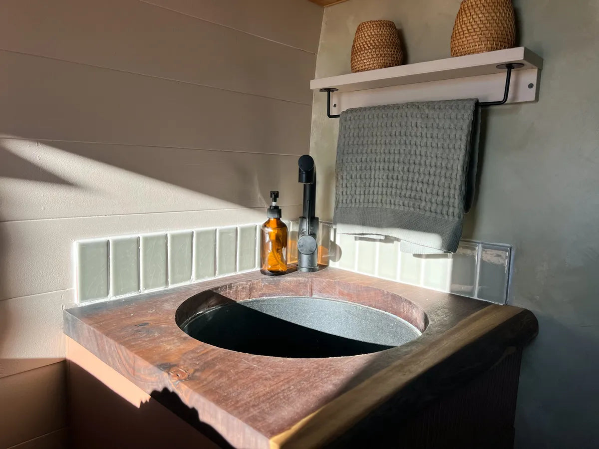 2023 IMG HI RES RESIDENTIAL INFLUENCER DESIGN SUMMER GINTHER DIY VAN BACKSPLASH 2 X4 OVERCAST FC582840 2