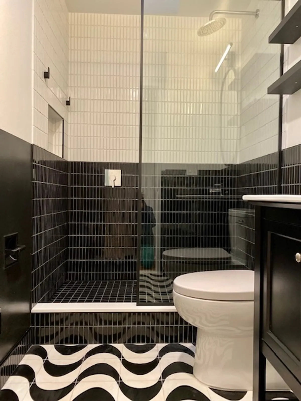 Scandinavian black tile white tile shower wall shower niche 1