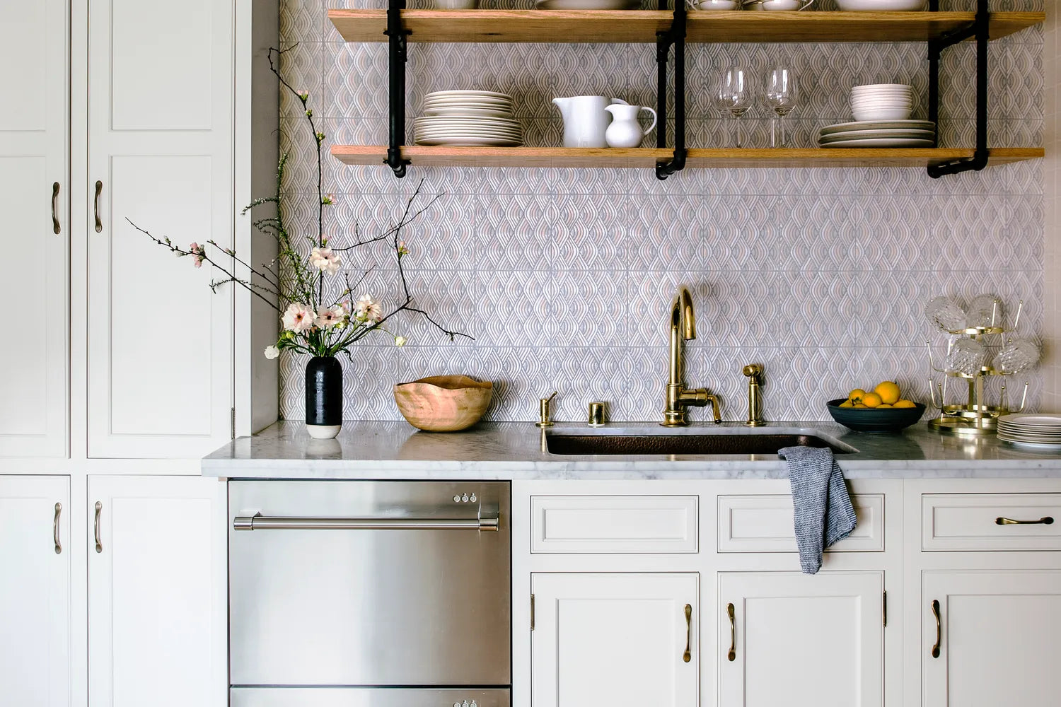 2017 Q2 Image Residential Sunset Magazine Sunsetphoto Irene Ewards Lynn K Leonidas Kitchen Backsplash Tile Handpainted Sakura Winter Mountains Custom Colorway