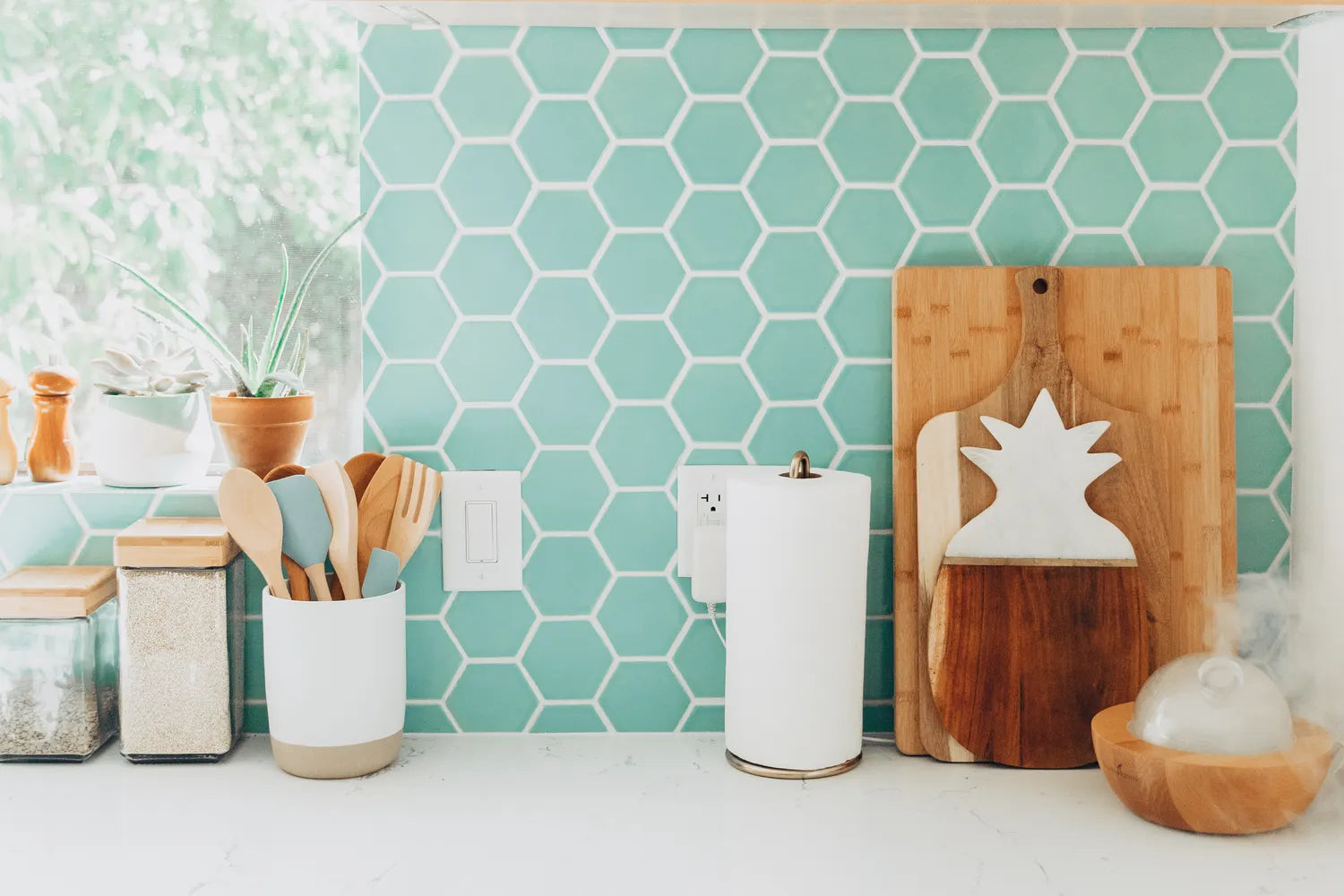 2017 Q4 Image Residential Influencer Elana Loo Kitchen Backsplash Tile Hexagon 4 Aqua Detail 5